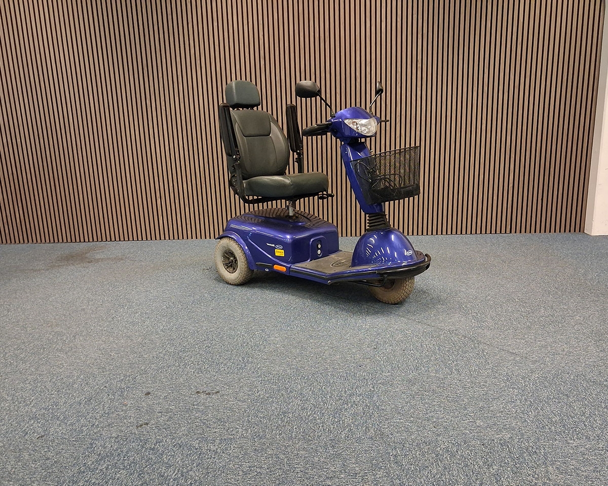 Lindebjerg Invacare Meteor 3 El-scooter - 3-hjulet, 15 km/t, op til 30 km rækkevidde, Blå, Komfortsæde